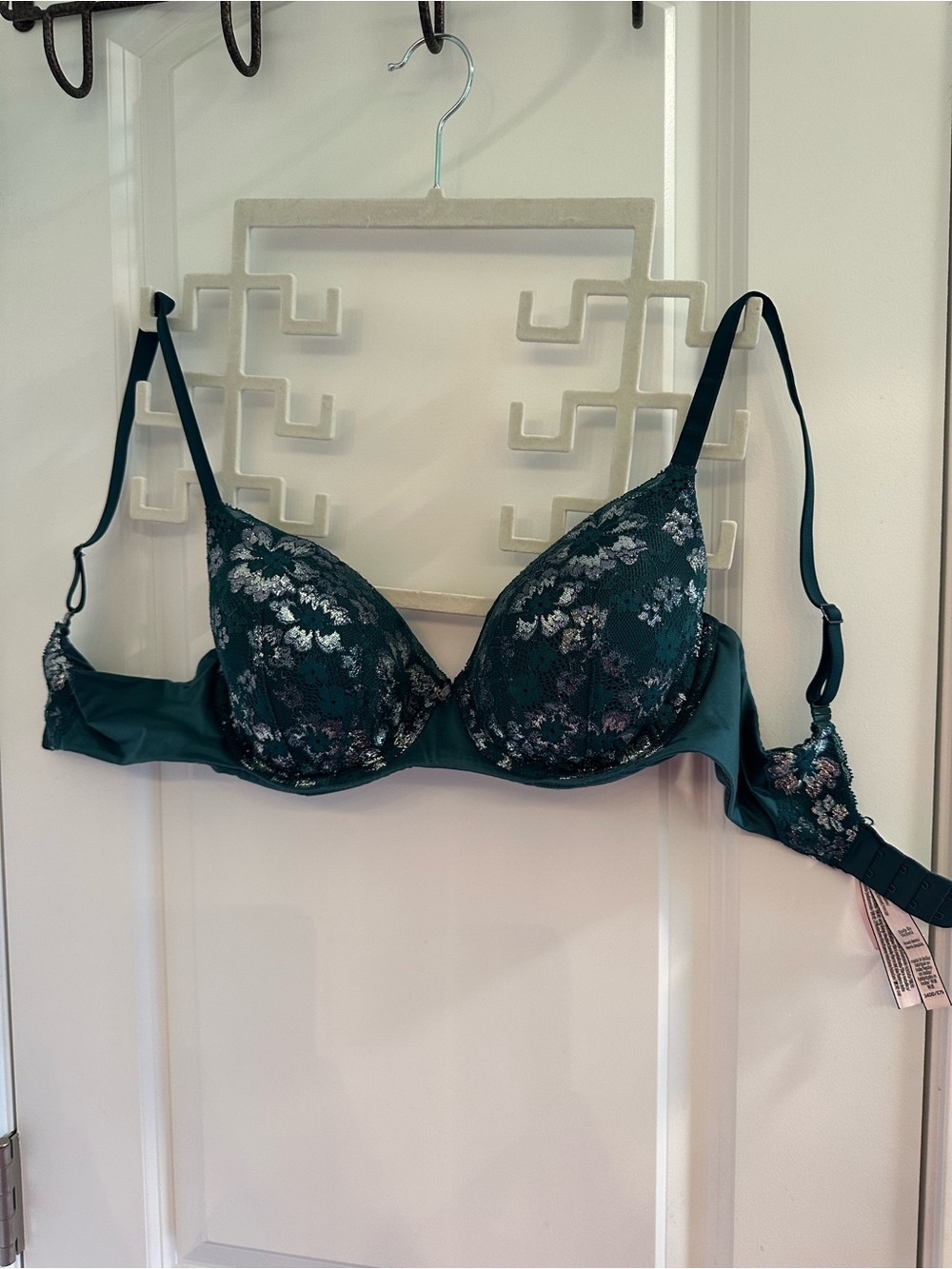 Lace-Embellished Underwire Bra in Deep Green